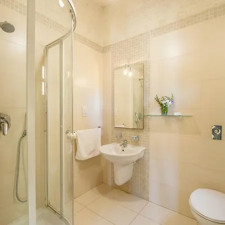 בית כפרי The Hamlet 2