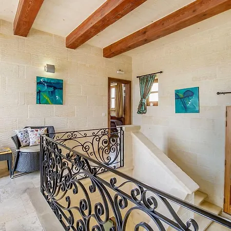 בית כפרי The Hamlet 2 *